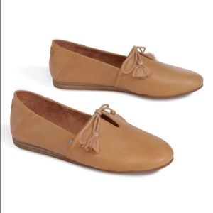Toms Kelli Flat Honey Leather Size 9.5